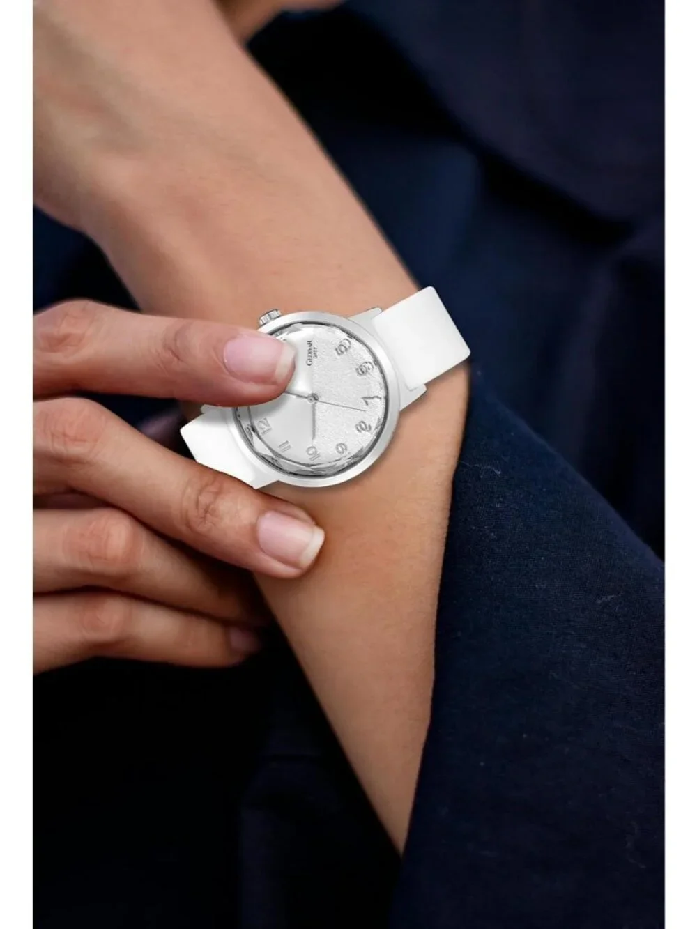 Women's White Analog Quartz Silicone Timepiece Waterproof Casual Wrist Watch